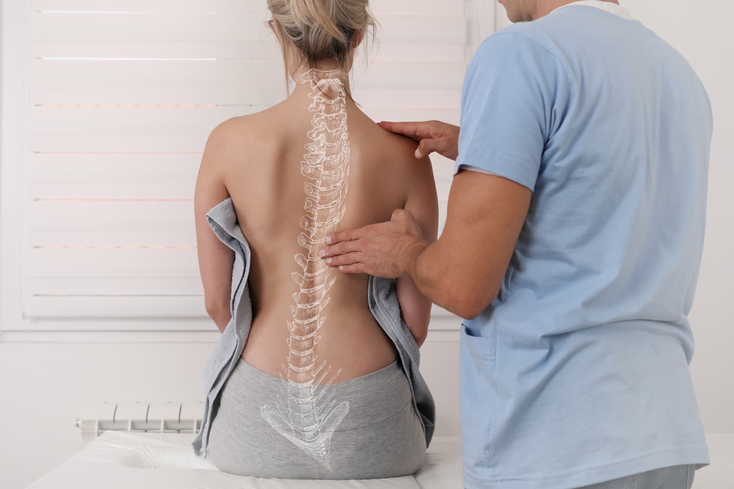 Tour complet de la scoliose : causes, conséquences, symptômes et prise en charge