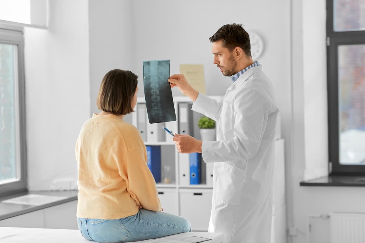 Kyste articulaire (synovial) rachidien : voici l’essentiel à savoir à son propos